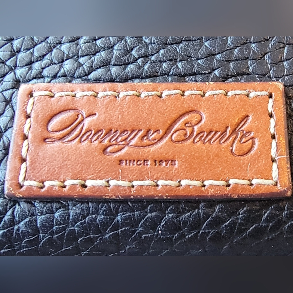 Dooney&Bourke zip wallet